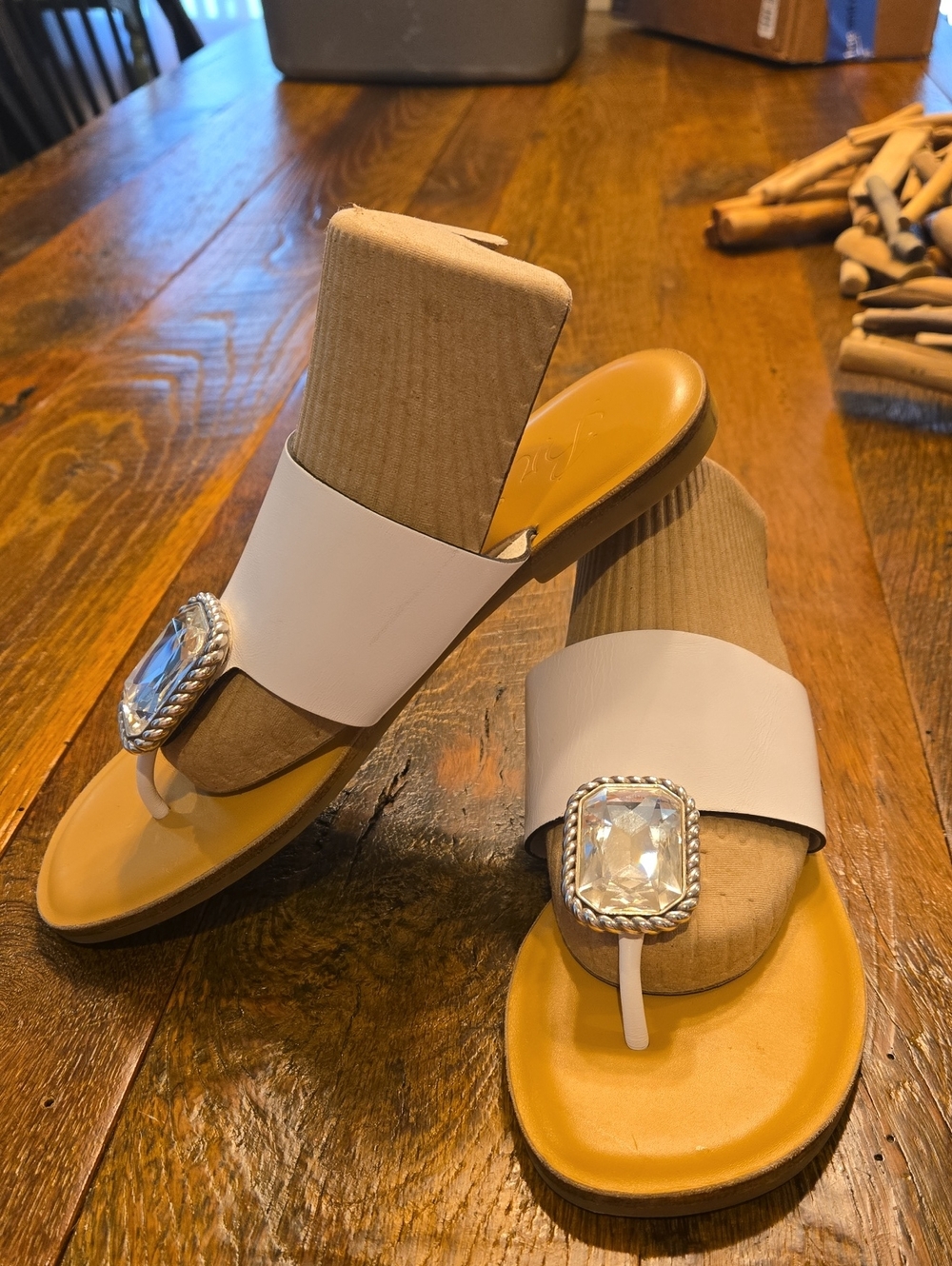 Brighton Ferrara ALLURE Thong Sandals/Slides - 6.5M - White - EUC